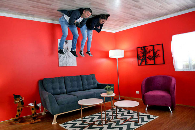 6. Fritz Schall lấy cảm hứng x&acirc;y dựng ng&ocirc;i nh&agrave; n&agrave;y từ một chuyến đi tới &Aacute;o với c&aacute;c ch&aacute;u của m&igrave;nh v&agrave;o năm 2015. Đ&oacute; l&agrave; nơi m&agrave; &ocirc;ng nh&igrave;n thấy một ng&ocirc;i nh&agrave; tương tự như vậy.
