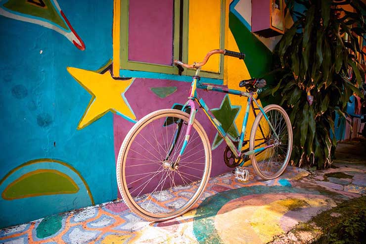 H&igrave;nh ảnh của l&agrave;ng Kampung Pelangi nhanh ch&oacute;ng tr&agrave;n ngập tr&ecirc;n trang Instagram tr&ecirc;n khắp thế giới.
