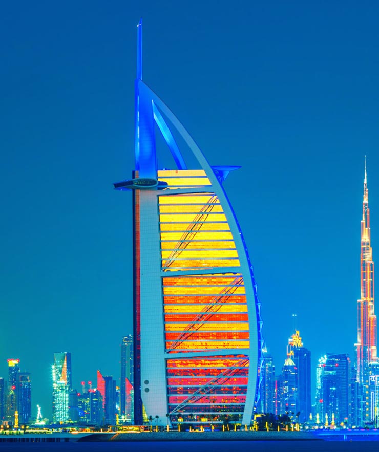 14. Burj Al Arab, Dubai, C&aacute;c Tiểu vương quốc Ả Rập Thống nhất l&agrave; một kh&aacute;ch sạn sang trọng, được v&iacute; như &ldquo;kh&aacute;ch sạn 7 sao đầu ti&ecirc;n tr&ecirc;n thế giới&rdquo;.
