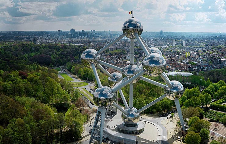 5. Atomium, Brussels, Bỉ c&oacute; h&igrave;nh d&aacute;ng độc đ&aacute;o. Nơi n&agrave;y được x&acirc;y dựng cho Hội chợ quốc tế, l&agrave; một trong những địa điểm du lịch y&ecirc;u th&iacute;ch nhất khi mọi người đến Brussels.


