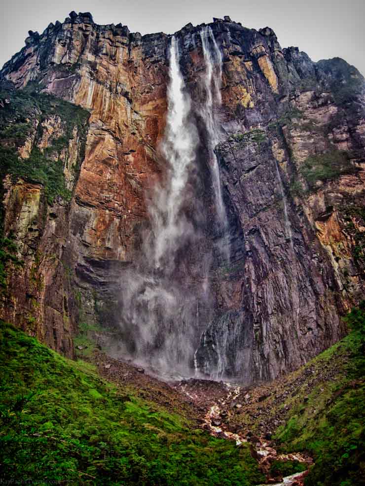 8. Salto Angel tọa lạc ở một khu vực kh&ocirc;ng c&oacute; kết nối đường bộ với thế giới b&ecirc;n ngo&agrave;i, khiến n&oacute; trở th&agrave;nh một trong những nơi kh&oacute; tiếp cận nhất.
