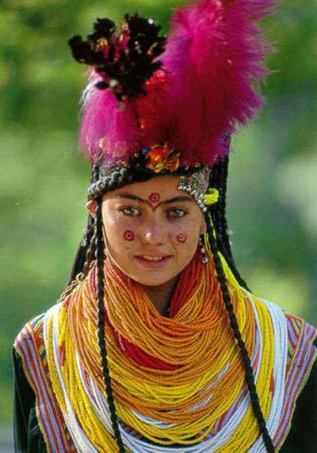 Kalash, Bắc Pakistan: Người Kalash l&agrave; một bộ lạc cổ xưa của Pakistan, họ c&oacute; lối sống, t&ocirc;n gi&aacute;o, ng&ocirc;n ngữ, c&aacute;c nghi lễ mang bản sắc rất ri&ecirc;ng.