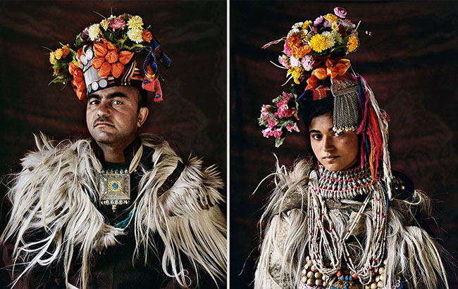 Drokpa, Ấn Độ: Người Drokpas kh&aacute; cao v&agrave; c&oacute; khu&ocirc;n mặt ưa nh&igrave;n, mắt to s&aacute;ng, m&ocirc;i d&agrave;y, mũi thẳng. Bộ tộc n&agrave;y vẫn c&ograve;n duy tr&igrave; một truyền thống kh&ocirc;ng mấy phổ biến l&agrave; trao đổi vợ một c&aacute;ch thoải m&aacute;i.