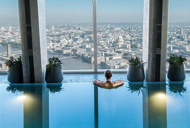 Shangri-La, Anh: Từ bể bơi trong nh&agrave; tr&ecirc;n kh&aacute;ch sạn Shangri-La, du kh&aacute;ch c&oacute; thể chi&ecirc;m ngưỡng to&agrave;n cảnh&nbsp; th&agrave;nh phố London.
