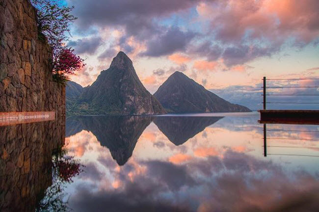 N&uacute;i Jade, St. Lucia: Bể bơi v&ocirc; cực tr&ecirc;n n&uacute;i Jade c&oacute; tầm nh&igrave;n tuyệt đẹp ra biển Caribbe v&agrave; phong cảnh tr&ecirc;n đảo St. Lucia.
