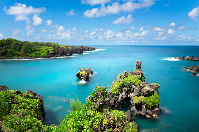 Waianapanapa, Hawaii: Hang động trong vườn quốc gia Waianapanapa ở Maui c&oacute; nước trong vắt th&iacute;ch hợp cho hoạt động bơi, đặc biệt sau khi bạn đi bộ một qu&atilde;ng đường d&agrave;i tới đ&acirc;y.
