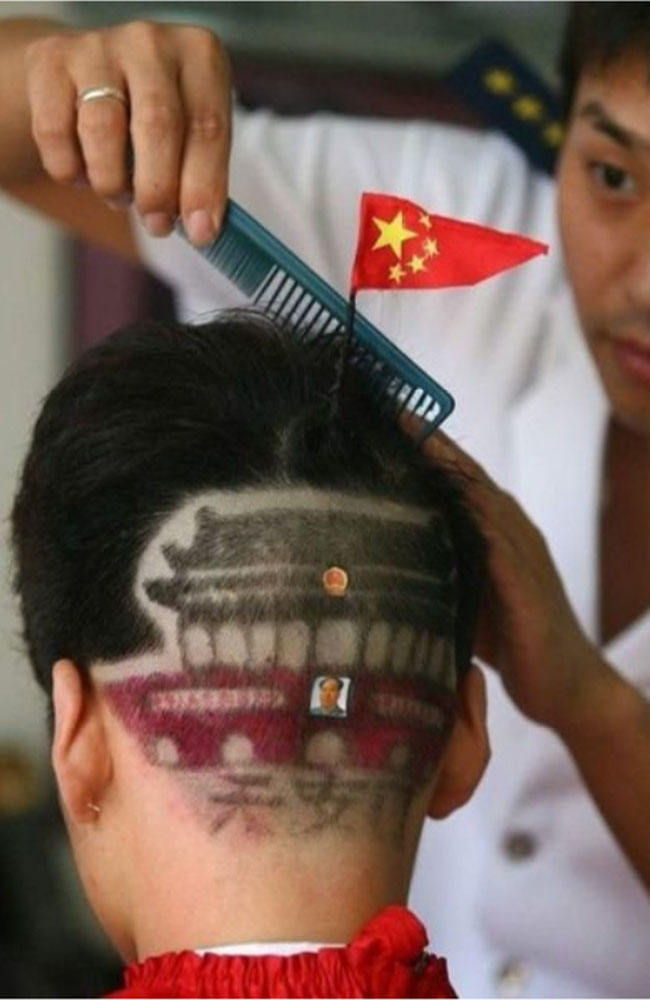 Thợ cắt t&oacute;c sử dụng tr&iacute; tưởng tượng phong ph&uacute; của m&igrave;nh để&nbsp;tạo ra những kiểu t&oacute;c c&oacute; một kh&ocirc;ng hai.