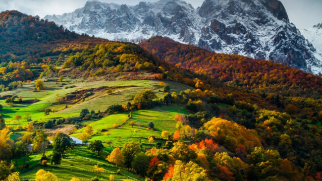 Picos de Europa, T&acirc;y Ban Nha:&nbsp;Picos de Europa l&agrave; vườn quốc gia đầu ti&ecirc;n ở T&acirc;y Ban Nha. Nơi đ&acirc;y nổi tiếng với những d&atilde;y n&uacute;i đẹp như tranh vẽ.
