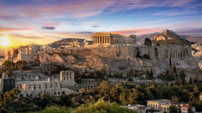 Athens, Hi Lạp:&nbsp;Ng&ocirc;i đền Acropolis được UNESCO c&ocirc;ng nhận l&agrave; di sản thế giới trở th&agrave;nh một trong những địa điểm du lịch hấp dẫn nhất th&agrave;nh phố Athens.
