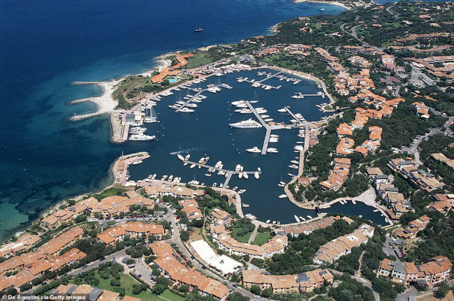 Sardinia, Italia: Cảng Marina di Porto Rotondo nằm tr&ecirc;n h&ograve;n đảo Sardinia g&acirc;y ấn tượng với nước trong xanh v&agrave; phong cảnh tuyệt đẹp.
