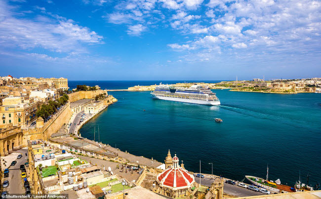 Valletta, Malta: Bến cảng Grand ở th&agrave;nh phố Valletta được đ&aacute;nh gi&aacute; l&agrave; một trong những cảng biển đẹp nhất thế giới. C&ocirc;ng tr&igrave;nh được x&acirc;y dựng từ c&aacute;ch đ&acirc;y 2.000 năm.
