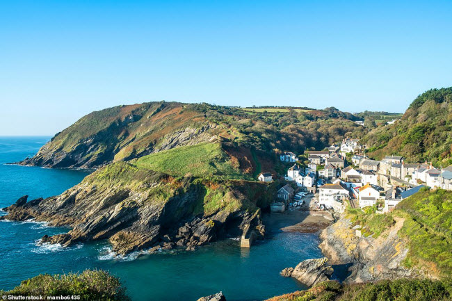 Portloe, Anh: Ng&ocirc;i l&agrave;ng Portloe ở v&ugrave;ng Cornwall c&oacute; bến cảng đẹp như trong truyện cổ t&iacute;ch.
