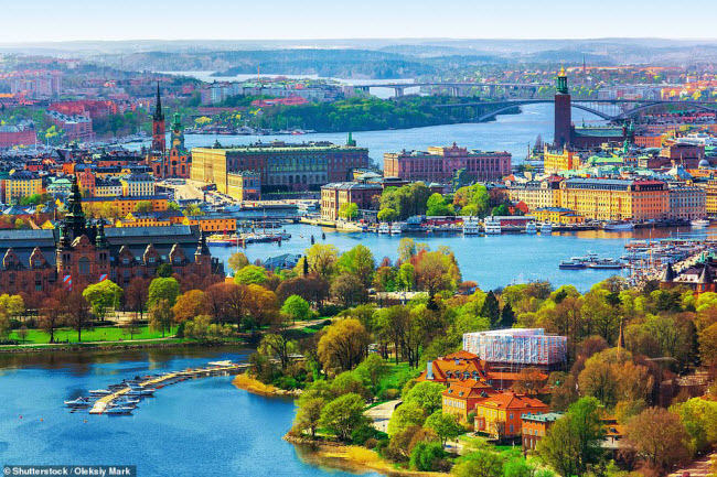 Stockholm, Thụy Điển: C&aacute;c bến t&agrave;u nằm giữa những ng&ocirc;i nh&agrave; cổ k&iacute;nh v&agrave; c&ocirc;ng vi&ecirc;n tuyệt đẹp ở th&agrave;nh phố Stockholm.

