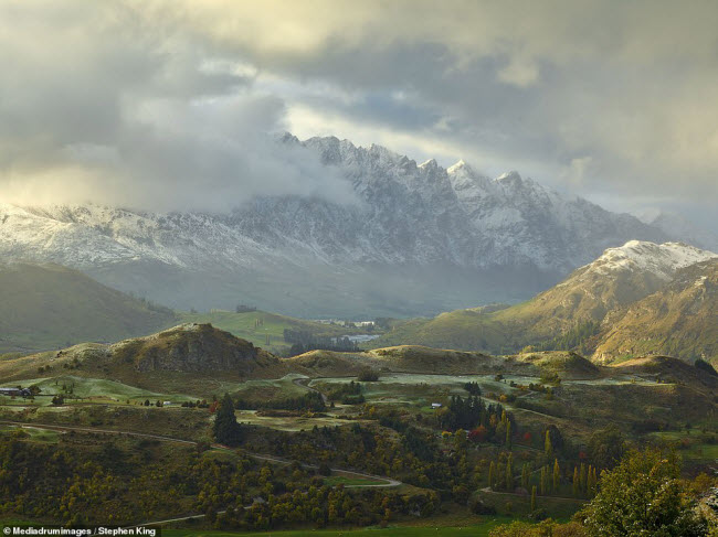 Nhiếp ảnh gia Stephen King chụp phong cảnh tuyệt đẹp n&agrave;y tại d&atilde;y n&uacute;i Remarkables ở v&ugrave;ng Otago, New Zealand.
