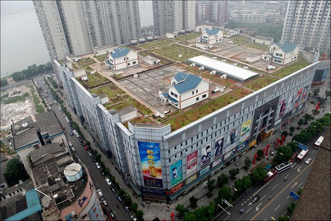 Biệt thự&nbsp;tr&ecirc;n n&oacute;c c&aacute;c t&ograve;a nh&agrave; cao tầng ở Trung Quốc.
