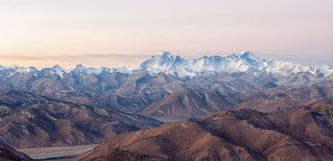 7. Đ&egrave;o Gyawu La

Đ&egrave;o Gyawu La mang tới&nbsp;bức tranh to&agrave;n cảnh tuyệt đẹp của d&atilde;y Himalaya v&agrave; đỉnh Everest h&ugrave;ng vỹ. &nbsp;
