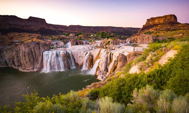 Th&aacute;c Shoshone ở Idaho: Th&aacute;c Shoshone ở Idaho c&ograve;n được gọi l&agrave; Niagara của phương T&acirc;y.
