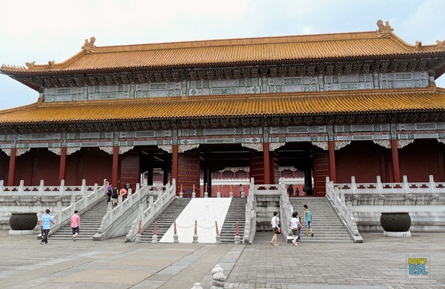Cuối c&ugrave;ng, &ocirc;ng quyết định x&acirc;y dựng một phim trường để thu h&uacute;t kh&aacute;ch du lịch v&agrave; hiện nay Ho&agrave;nh Điếm đ&atilde; trở th&agrave;nh động lực quảng b&aacute; văn h&oacute;a v&agrave; di sản Trung Quốc.