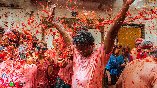 La Tomatina, Bu&ntilde;ol, T&acirc;y Ban Nha: Tham dự lễ hội c&agrave; chua, cuộc chiến ẩm thực lớn nhất thế giới diễn ra v&agrave;o mỗi m&ugrave;a h&egrave; ở Bu&ntilde;ol, T&acirc;y Ban Nha, l&agrave; một trải nghiệm chỉ c&oacute; một lần trong đời.&nbsp;
