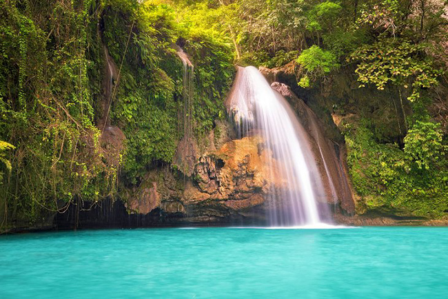 Thác Kawasan, Đảo Cebu, Philippines: Bản thân thác Kawasan không phải là quá ấn tượng, nhưng hồ nước màu ngọc lam bên dưới chân thác đem lại cảnh tượng rất tuyệt vời.