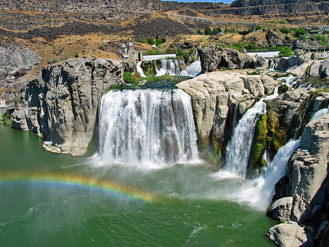 Thác Shoshone, Idaho, Mỹ: Với chiều rộng 274m và độ cao khoảng 65m, Thác Shoshone ở Twin Falls, Idaho, thường được gọi là "Niagara của phương Tây".