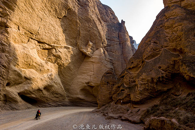 Những kỳ quan địa chất này được hình thành cách đây khoảng 4 triệu năm, do sự trồi lên của vỏ trái đất, sự đào sâu của lòng sông và tác động địa chất của mưa lũ xói mòn, sụp đổ trọng lực lẫn xói mòn do gió.