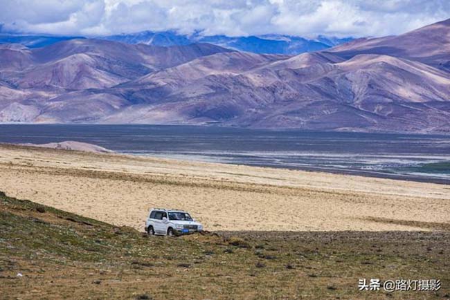 Hẻm n&uacute;i n&agrave;y d&agrave;i khoảng 15 km, rộng 100-200 m&eacute;t v&agrave; s&acirc;u 200 m&eacute;t.&nbsp;
