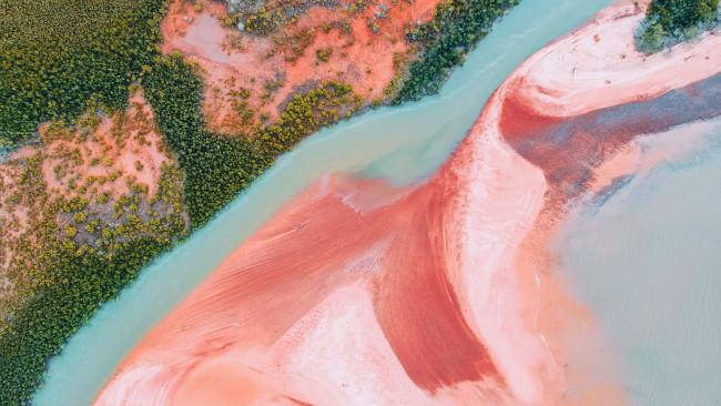 Quần đảo Tiwi - L&atilde;nh thổ ph&iacute;a Bắc: Những h&ograve;n đảo Top End n&agrave;y c&aacute;ch bờ biển Darwin 100 km v&agrave; chủ yếu l&agrave; nơi sinh sống của người d&acirc;n địa phương gốc thổ d&acirc;n. Đến đ&acirc;y, bạn sẽ kh&ocirc;ng thể n&agrave;o qu&ecirc;n được tầm nh&igrave;n ngoạn mục ra quần đảo Tiwi.&nbsp;