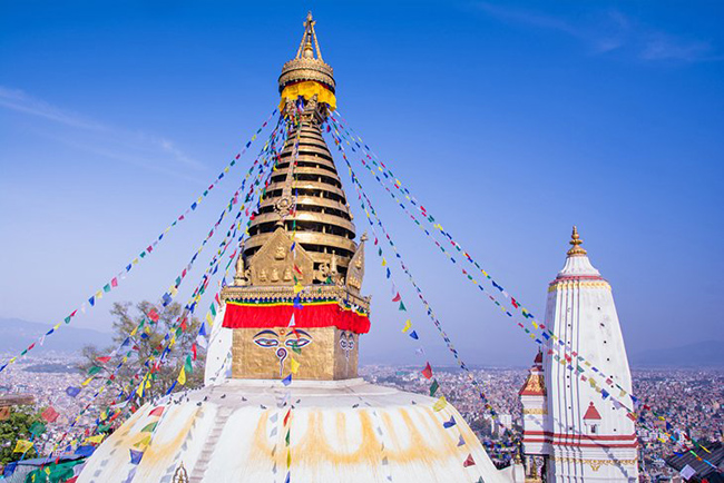 Kathmandu, Nepal: L&agrave; nơi giao thoa giữa&nbsp;Ấn Độ gi&aacute;o v&agrave; Phật gi&aacute;o, Kathmandu c&oacute; rất nhiều bảo th&aacute;p, bao gồm cả địa điểm Phật gi&aacute;o linh thi&ecirc;ng nhất của Nepal l&agrave; Boudhanath, di sản thế giới được UNESCO c&ocirc;ng nhận.
