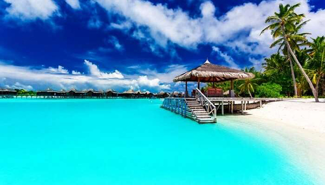 Đảo Moorea ở Polynesia thuộc Ph&aacute;p: Vẻ đẹp của Đảo Moorea với l&agrave;n nước lấp l&aacute;nh c&ugrave;ng đầm ph&aacute; trong xanh khiến nơi đ&acirc;y trở th&agrave;nh một địa điểm tuyệt vời v&agrave; l&agrave; một trong những h&ograve;n đảo sang trọng nhất tr&ecirc;n thế giới.&nbsp;