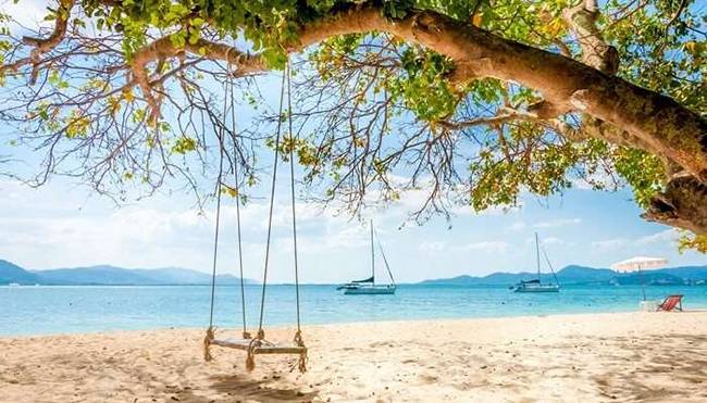 Đảo Rang Yai ở Th&aacute;i Lan: Đảo Rang Yai l&agrave; một trong những h&ograve;n đảo sang trọng nhất để đến thăm ở Th&aacute;i Lan. Chỉ c&aacute;ch Phuket 5km, du kh&aacute;ch c&oacute; thể dễ d&agrave;ng đến được h&ograve;n đảo n&agrave;y v&agrave; thử một lần trải nghiệm cuộc sống xa xỉ.