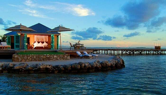 Cayo Espanto ở Belize: Đ&acirc;y cũng l&agrave; một trong những h&ograve;n đảo đắt đỏ nhất, h&ograve;n đảo nhỏ xinh đẹp n&agrave;y chắc chắn sẽ mang đến cho bạn sự thỏa m&atilde;n với khu nghỉ ri&ecirc;ng xa xỉ bao gồm đầu bếp ri&ecirc;ng, quản gia v&agrave; bể ng&acirc;m v&ocirc; cực...