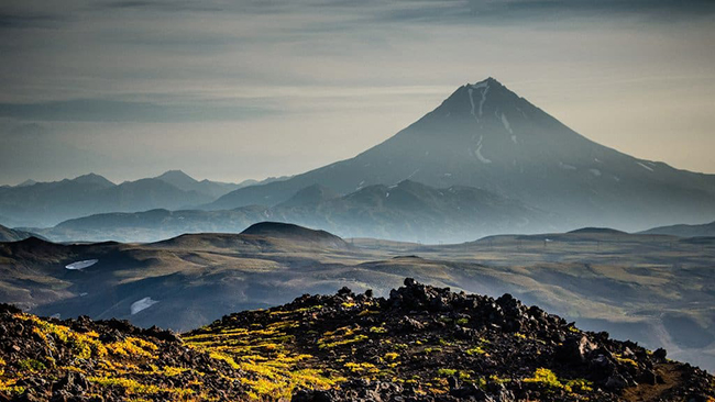 Với các thành tạo địa chất kỳ lạ và vô số kỳ quan thiên nhiên, Kamchatka trở thành một trong những địa điểm đẹp nhất để tham quan ở Nga.