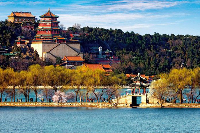 Di H&ograve;a Vi&ecirc;n hay cung điện m&ugrave;a h&egrave;&nbsp;nằm ở quận Haidian ở thủ đ&ocirc; Bắc Kinh của Trung Quốc. Địa điểm n&agrave;y nằm c&aacute;ch trung t&acirc;m th&agrave;nh phố 15km về ph&iacute;a T&acirc;y Bắc.
