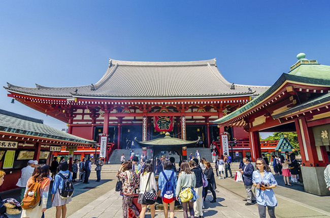 Đ&acirc;y l&agrave; ng&ocirc;i đền nổi tiếng v&agrave; lu&ocirc;n đ&ocirc;ng đ&uacute;c du kh&aacute;ch gh&eacute; thăm.&nbsp;
