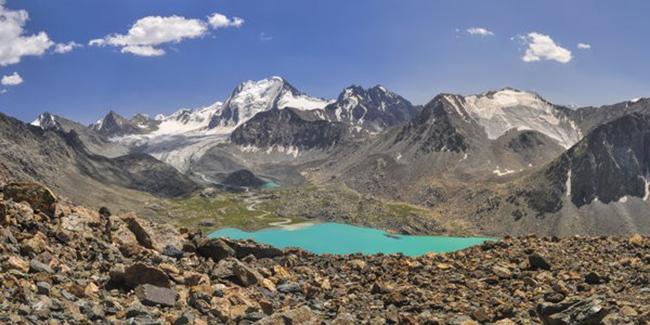 Western Tien-Shan, Kazakhstan, Kyrgyzstan v&agrave; Uzbekistan: Một trong những d&atilde;y n&uacute;i lớn nhất thế giới, đạt độ cao khổng lồ v&agrave; c&oacute; sự đa dạng sinh học đặc biệt phong ph&uacute;.
