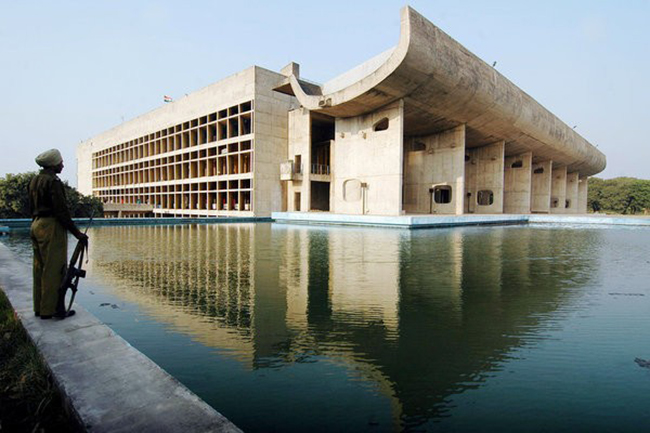C&ocirc;ng tr&igrave;nh kiến ​​tr&uacute;c của Le Corbusier: Kiến tr&uacute;c sư Le Corbusier l&agrave; người đi ti&ecirc;n phong trong thiết kế hiện đại. 17 địa điểm được lựa chọn bởi ủy ban Di sản Thế giới đ&atilde; được x&acirc;y dựng trong hơn nửa thế kỷ.&nbsp;
