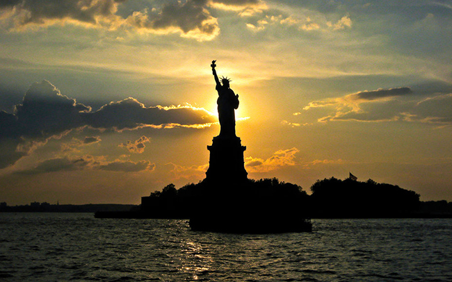 Bartholdi,&nbsp;nh&agrave; đi&ecirc;u khắc thiết kế tượng Nữ thần Tự do đ&atilde; gặp rất nhiều kh&oacute; khăn trong việc huy động đủ tiền cho bức tượng của m&igrave;nh, v&agrave; đ&atilde; cử đại diện tr&ecirc;n khắp nước Mỹ để cố gắng nhận được hỗ trợ t&agrave;i ch&iacute;nh ở cấp tiểu bang.&nbsp;