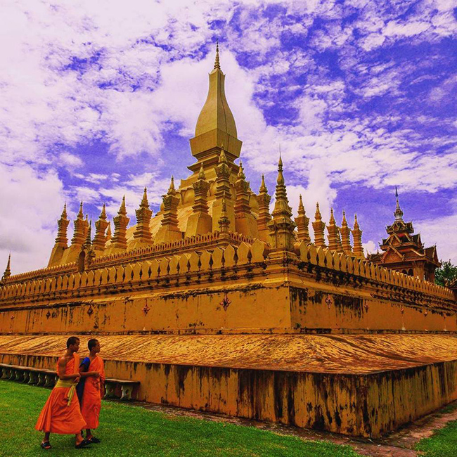 Pha That Luang: Bảo th&aacute;p Pha That Luang đồ sộ bằng v&agrave;ng ở thủ đ&ocirc; Vi&ecirc;ng Chăn l&agrave; một di t&iacute;ch quan trọng v&agrave; l&agrave; niềm tự h&agrave;o của người d&acirc;n &ldquo;đất nước triệu voi&rdquo;.&nbsp;
