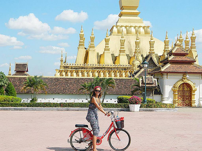 Được x&acirc;y dựng tr&ecirc;n nền ng&ocirc;i ch&ugrave;a cổ của người Khmer v&agrave;o thế kỷ 16, ng&ocirc;i ch&ugrave;a vĩ đại n&agrave;y vẫn lưu giữ được n&eacute;t kiến ​​tr&uacute;c đa dạng cũng như vẻ h&agrave;o quang d&ugrave; trải qua bao thăng trầm của lịch sử.
