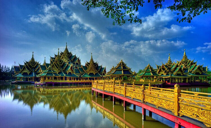 10. Nơi n&agrave;y cũng l&agrave; một địa điểm check-in hấp dẫn với giới trẻ. C&aacute;c địa điểm được y&ecirc;u th&iacute;ch nhất bao gồm việc đi dạo tr&ecirc;n thuyền rồng, khu nh&agrave; s&agrave;n, khu ch&ugrave;a.