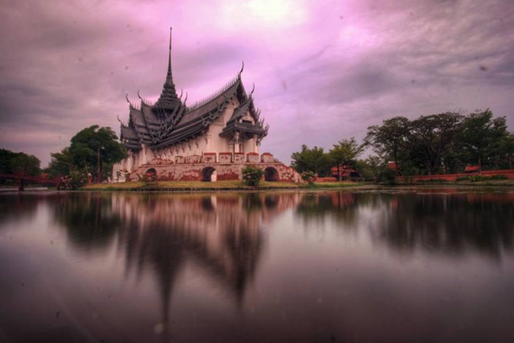 8. C&oacute; nhiều bảng hướng dẫn với c&aacute;c ng&ocirc;n ngữ kh&aacute;c nhau đặt sẵn ở lối v&agrave;o. Tất cả những th&ocirc;ng tin kh&aacute;c về lịch tr&igrave;nh, chi ph&iacute;, tour tham quan đều c&oacute; sẵn tr&ecirc;n trang web của c&ocirc;ng vi&ecirc;n.