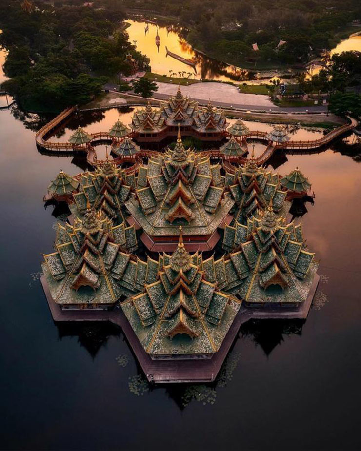 9. Muang Boran giống như một phi&ecirc;n bản Th&aacute;i Lan thu nhỏ với rất nhiều c&ocirc;ng tr&igrave;nh kiến tr&uacute;c cổ xưa v&agrave; tượng đ&agrave;i nổi tiếng ở xứ sở ch&ugrave;a v&agrave;ng.