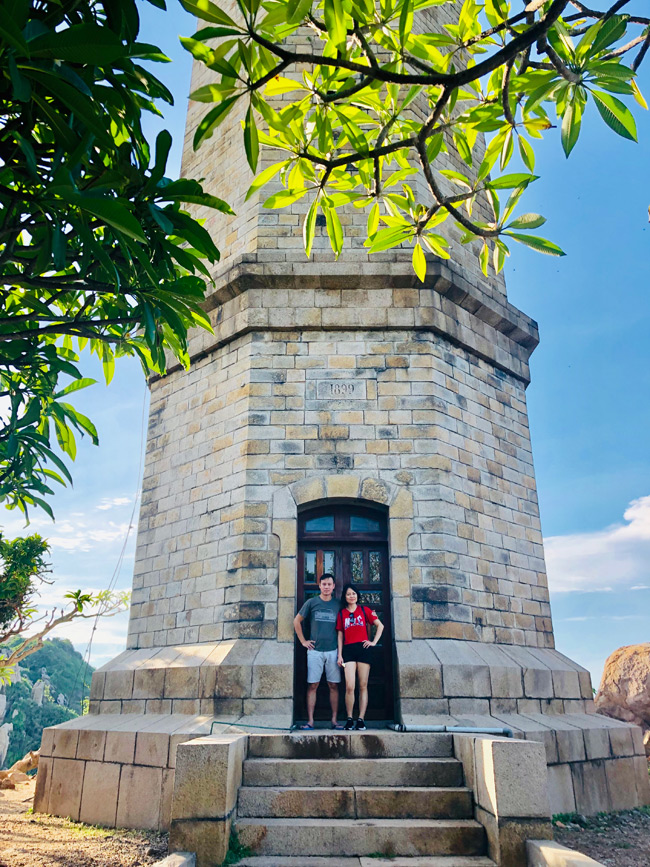 Hải Đăng K&ecirc; G&agrave; hiện cũng l&agrave; ngọn hải đăng cao nhất v&agrave; cổ nhất khu vực Đ&ocirc;ng Nam &Aacute;. Đ&acirc;y cũng l&agrave; điểm đến hấp dẫn thu h&uacute;t đ&ocirc;ng đảo du kh&aacute;ch tới đ&acirc;y.
