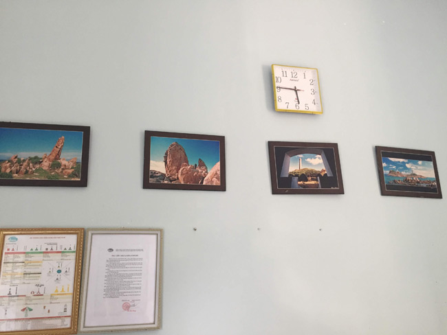 B&ecirc;n trong th&aacute;p trưng b&agrave;y nhiều h&igrave;nh ảnh v&agrave; th&ocirc;ng tin của hải đăng K&ecirc; G&agrave;
