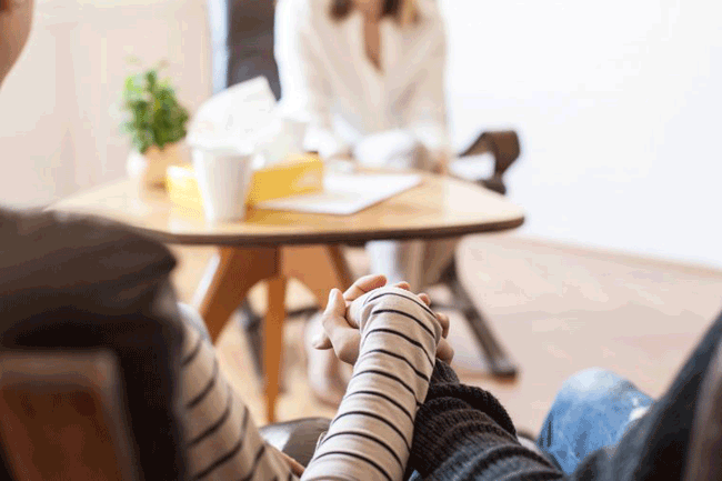 7. V&ocirc; sinh: Bộ n&atilde;o kiểm so&aacute;t gần như mọi cơ quan trong cơ thể, bao gồm cả việc sản xuất hormone. C&aacute;c khối u ảnh hưởng đến tuyến y&ecirc;n c&oacute; thể tiết ra lượng ho&oacute;c m&ocirc;n cao hoặc ngăn chặn tuyến b&igrave;nh thường hoạt động. Đ&acirc;y l&agrave; l&yacute; do tại sao nhiều phụ nữ bị khối u n&atilde;o kh&ocirc;ng thể thụ thai hoặc sản xuất sữa sau khi sinh.
