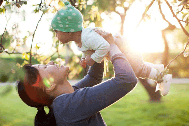 12. Nu&ocirc;ng chiều sở th&iacute;ch c&aacute; nh&acirc;n: Để tr&aacute;nh xa ung thư, mỗi người kh&ocirc;ng chỉ cần sống l&agrave;nh mạnh, m&agrave; phải l&agrave; một cuộc sống hạnh ph&uacute;c. Điều cần thiết để giảm nguy cơ mắc bệnh ung thư v&agrave; tất cả c&aacute;c vấn đề sức khỏe kh&aacute;c l&agrave; thiết lập được sự c&acirc;n bằng trong cuộc sống. V&igrave; vậy, h&atilde;y l&agrave;m nhiều nhất những điều khiến bạn cảm thấy hạnh ph&uacute;c, cho d&ugrave; đ&oacute; l&agrave; c&ocirc;ng việc hay sở th&iacute;ch đi&ecirc;n rồ.
