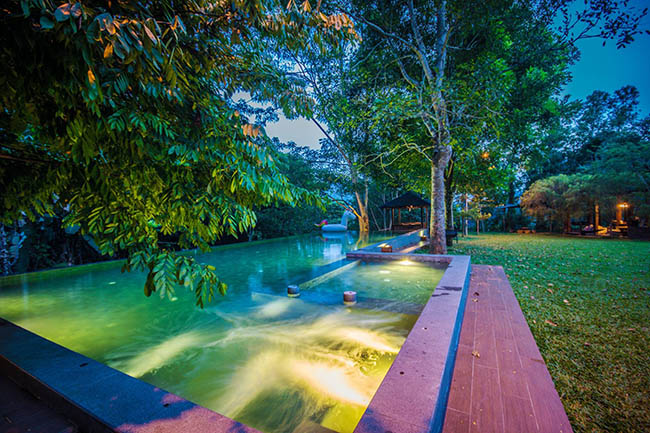 Để đến được nơi n&agrave;y, du kh&aacute;ch phải băng qua một khu vực rất hẻo l&aacute;nh. Từ khu bảo tồn nhiệt đới Kanching gần đấy c&aacute;ch trung t&acirc;m thủ đ&ocirc; Kuala Lumpur 30 ph&uacute;t l&aacute;i xe.
