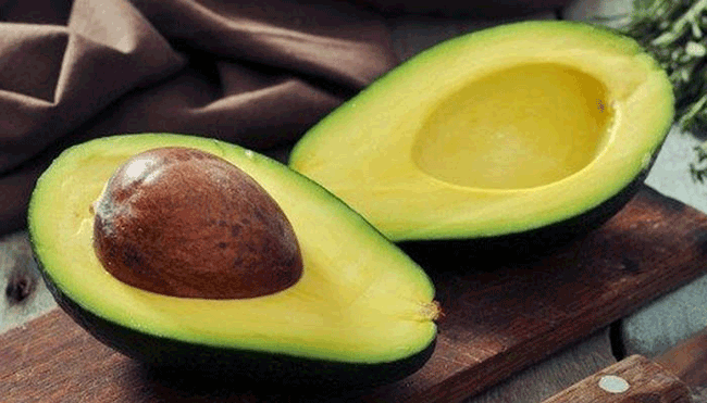 9. Bơ: Ăn bơ sau một đ&ecirc;m uống nhiều rượu c&oacute; thể gi&uacute;p kh&ocirc;i phục lượng kali bị mất đi. Hơn nữa, nghi&ecirc;n cứu cho thấy bơ c&oacute; chứa c&aacute;c hợp chất bảo vệ chống lại tổn thương gan.
