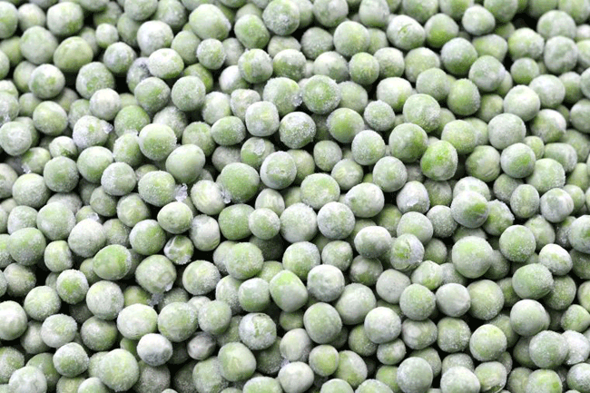 8. Kiểm tra bao b&igrave; thực phẩm đ&ocirc;ng lạnh: Thực phẩm đ&ocirc;ng lạnh c&oacute; bao b&igrave; bị hư hỏng kh&ocirc;ng n&ecirc;n mua v&igrave; bất kỳ loại nước r&ograve; rỉ l&agrave;m xuất hiện đều chứng tỏ thực phẩm kh&ocirc;ng c&ograve;n nguy&ecirc;n vẹn v&agrave; an to&agrave;n.
